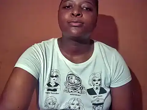 Snapshot of sexyhips2001 chatting on November 13, 10:24 pm sexyhips2001 online show from November 13, 10:24 pm