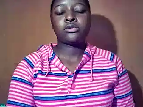 Snapshot of sexyhips2001 chatting on October 20, 7:36 pm sexyhips2001 online show from October 20, 7:36 pm