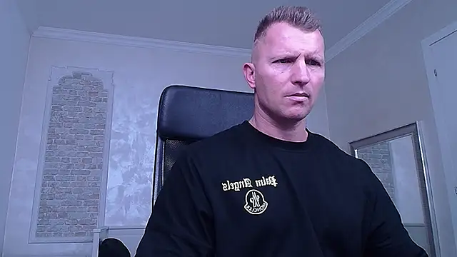 RomeoMalcolm online show from March 18, 5:34 am