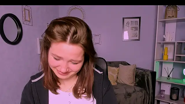 Snapshot of helli_belli chatting on March 15, 2:56 am helli belli online show from March 15, 2:56 am