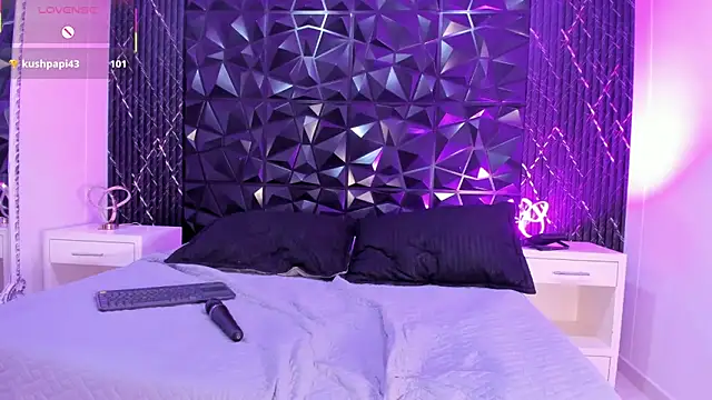 HileySweet online show from March 13, 6:45 pm