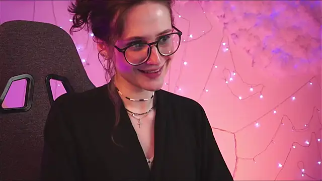 Snapshot of OliviaMcClean chatting on March 19, 10:31 pm OliviaMcClean online show from March 19, 10:31 pm