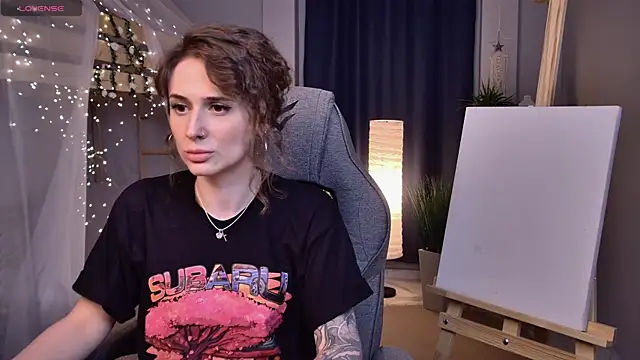 Snapshot of OliviaMcClean chatting on June 11, 12:32 am OliviaMcClean online show from June 11, 12:32 am