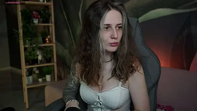Snapshot of OliviaMcClean chatting on October 8, 1:07 am OliviaMcClean online show from October 8, 1:07 am