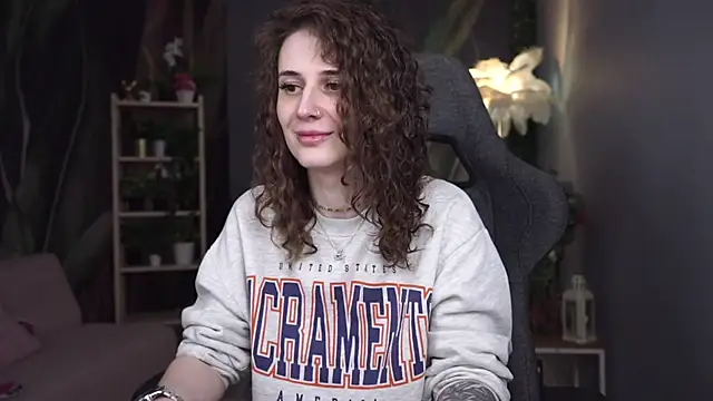 OliviaMcClean online show from April 30, 11:20 pm