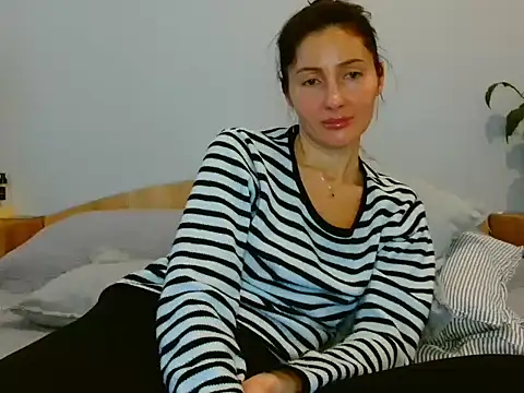 Snapshot of Irina9793 chatting on February 18, 10:01 am Irina9793 online show from February 18, 10:01 am