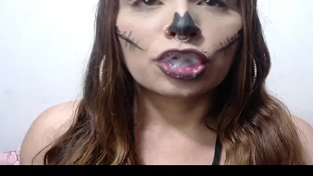 nicollewayne10 online show from November 1, 1:12 am