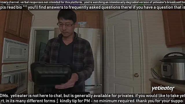 Snapshot of yetieater chatting on January 19, 6:53 pm yetieater online show from January 19, 6:53 pm