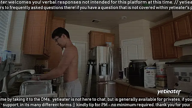 Snapshot of yetieater chatting on March 3, 2:46 pm yetieater online show from March 3, 2:46 pm