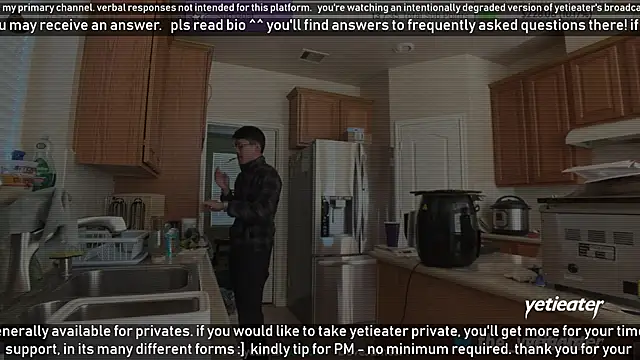 Snapshot of yetieater chatting on January 13, 6:38 pm yetieater online show from January 13, 6:38 pm