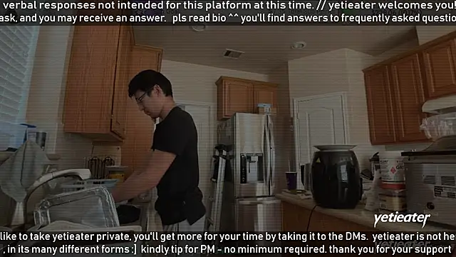 Snapshot of yetieater chatting on February 4, 6:58 pm yetieater online show from February 4, 6:58 pm