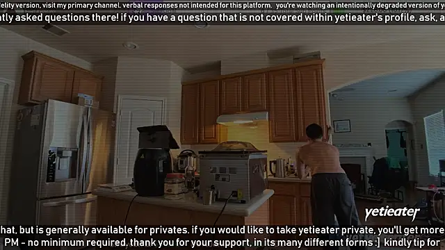 Snapshot of yetieater chatting on March 18, 2:39 pm yetieater online show from March 18, 2:39 pm