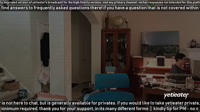 Snapshot of yetieater chatting on January 24, 10:08 pm yetieater online show from January 24, 10:08 pm