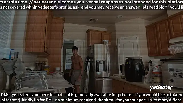 Snapshot of yetieater chatting on February 11, 7:36 pm yetieater online show from February 11, 7:36 pm