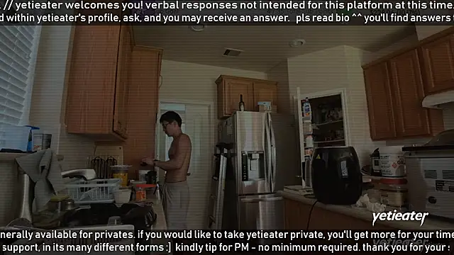 Snapshot of yetieater chatting on June 22, 3:31 pm yetieater online show from June 22, 3:31 pm