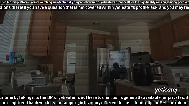 Snapshot of yetieater chatting on February 14, 4:09 pm yetieater online show from February 14, 4:09 pm