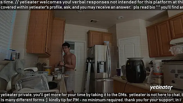 Snapshot of yetieater chatting on February 6, 6:26 pm yetieater online show from February 6, 6:26 pm