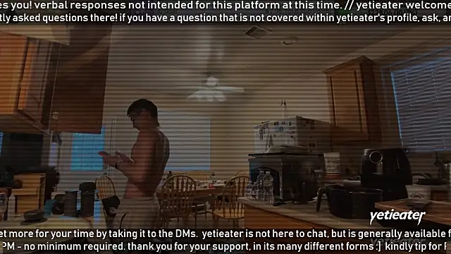 Snapshot of yetieater chatting on June 15, 3:55 pm yetieater online show from June 15, 3:55 pm