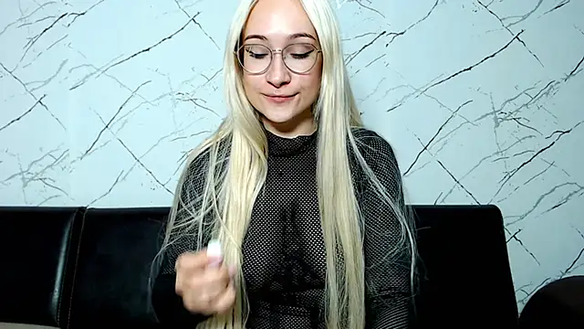 HeidiBows online show from November 3, 7:35 am