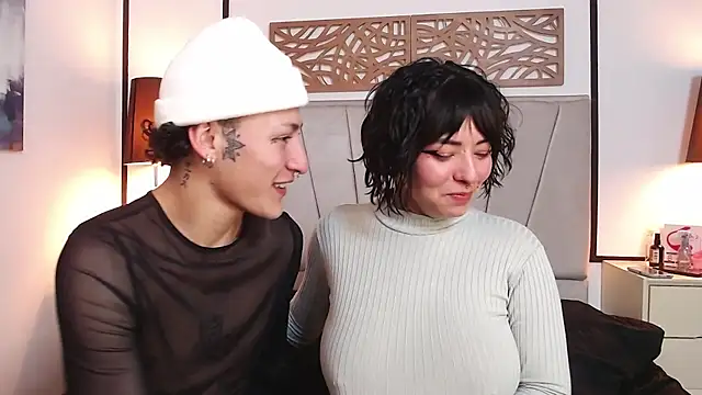 Aria and orien online show from March 9, 1:59 pm