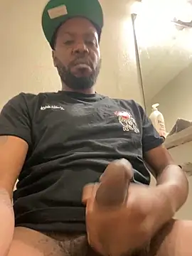 Snapshot of Mouththisbigdick chatting on March 7, 3:18 pm Mouththisbigdick online show from March 7, 3:18 pm