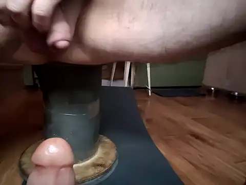 Snapshot of Nike-reactor chatting on October 3, 4:47 am Nike-reactor online show from October 3, 4:47 am