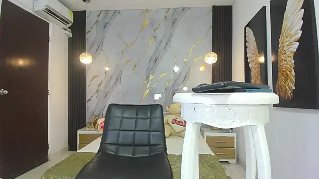 Snapshot of sasha_blake_ chatting on March 14, 9:10 pm sasha blake online show from March 14, 9:10 pm