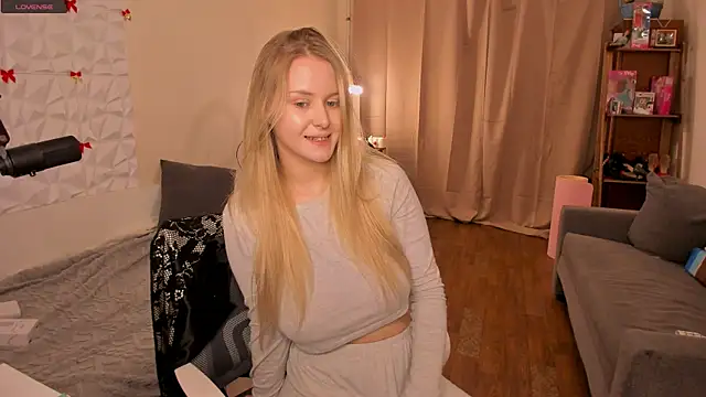 Beatrice 7 online show from March 31, 4:09 pm