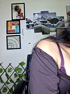 Snapshot of Noor-Bold chatting on February 3, 2:43 am Noor-Bold online show from February 3, 2:43 am