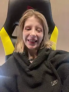 amorearte m online show from March 2, 11:09 am