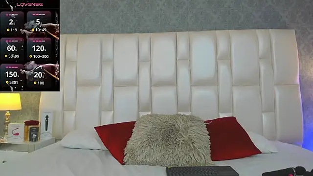Snapshot of ArianaaGrace chatting on October 3, 7:37 pm ArianaaGrace online show from October 3, 7:37 pm