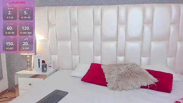 Snapshot of ArianaaGrace chatting on November 18, 7:39 pm ArianaaGrace online show from November 18, 7:39 pm