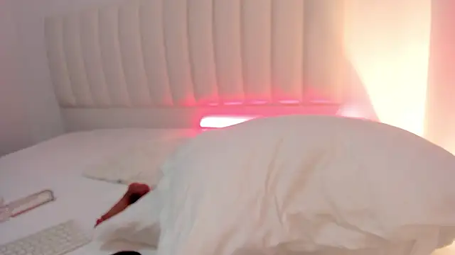 Hannahx   online show from March 15, 5:20 pm