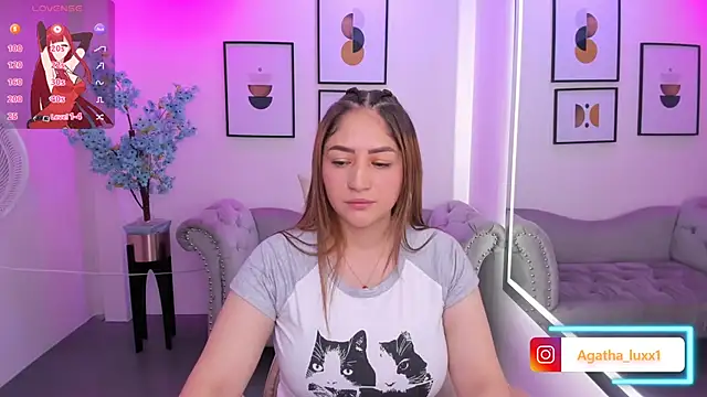 Snapshot of Agatha_luxx chatting on September 19, 12:42 pm Agatha luxx online show from September 19, 12:42 pm