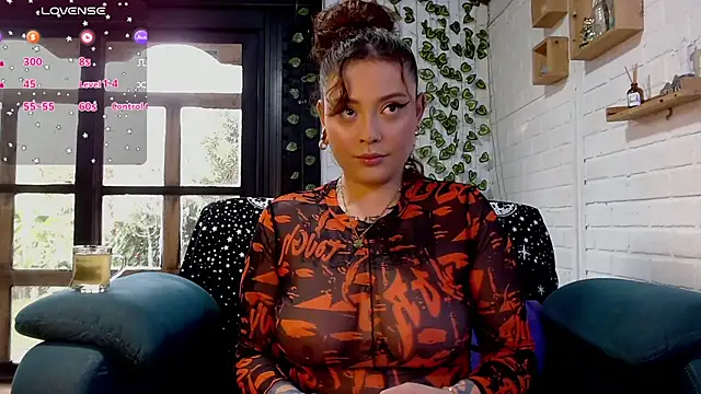 LiraSonnett online show from December 3, 10:09 pm