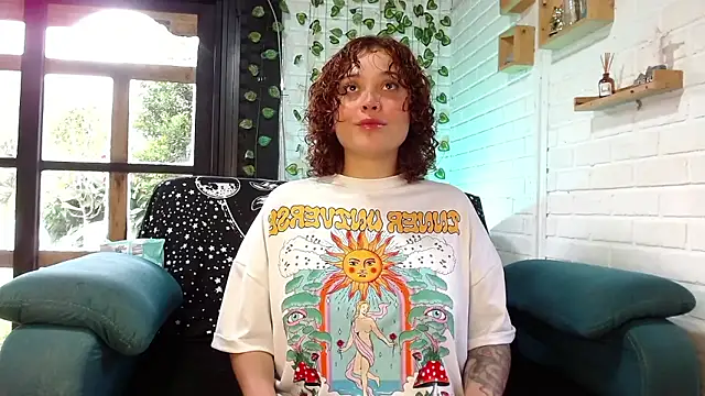 LiraSonnett online show from January 14, 9:40 pm