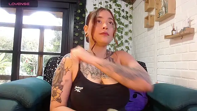 LiraSonnett online show from October 17, 9:16 pm