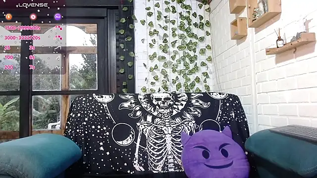 LiraSonnett online show from October 24, 9:14 pm