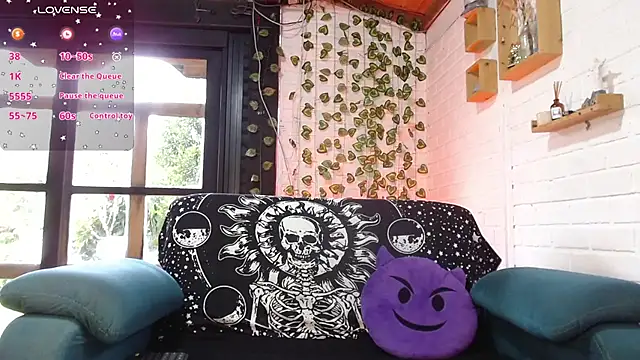 LiraSonnett online show from February 8, 7:22 pm