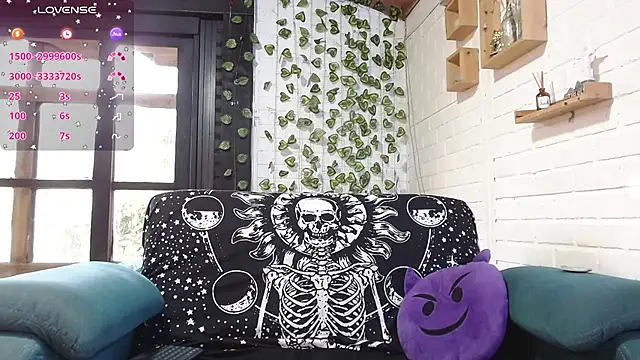 LiraSonnett online show from November 25, 9:15 pm