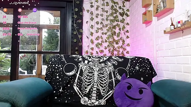 LiraSonnett online show from February 17, 9:34 pm