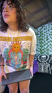 LiraSonnett online show from November 29, 9:15 pm