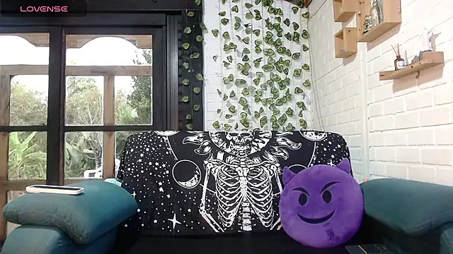 LiraSonnett online show from October 21, 9:03 pm