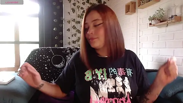 LiraSonnett online show from March 12, 9:03 pm