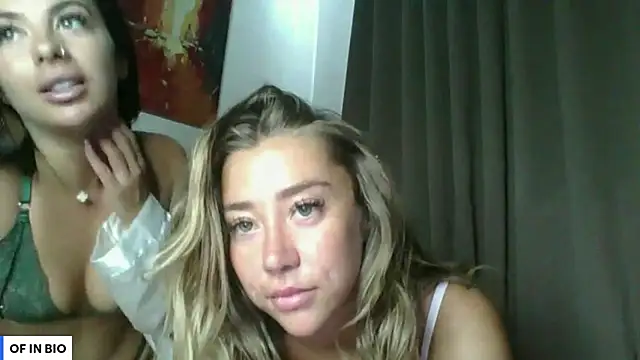 Snapshot of LilyXLana chatting on February 28, 2:20 am LilyXLana online show from February 28, 2:20 am