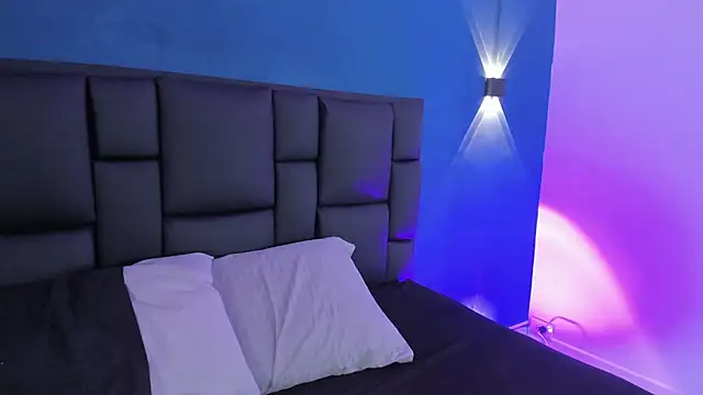 DANESKA HILLER online show from November 12, 7:07 pm