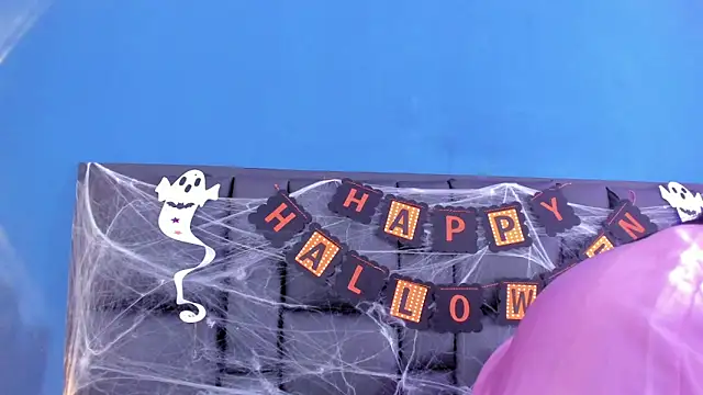 DANESKA HILLER online show from October 23, 7:01 pm