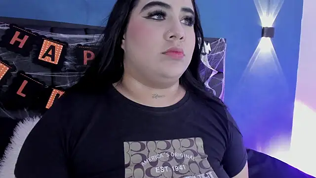 DANESKA HILLER online show from November 1, 7:30 pm