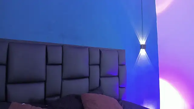 DANESKA HILLER online show from October 11, 7:15 pm