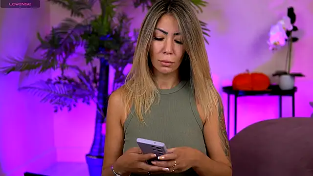 SophiaPotts online show from November 3, 3:23 am